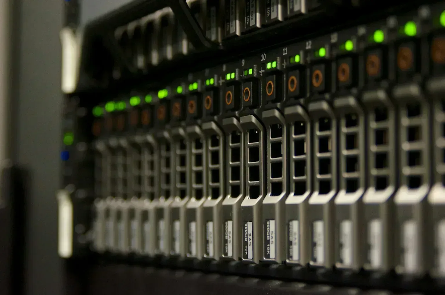 Server rack equipment for temporary IT infrastructure rental from Rentech